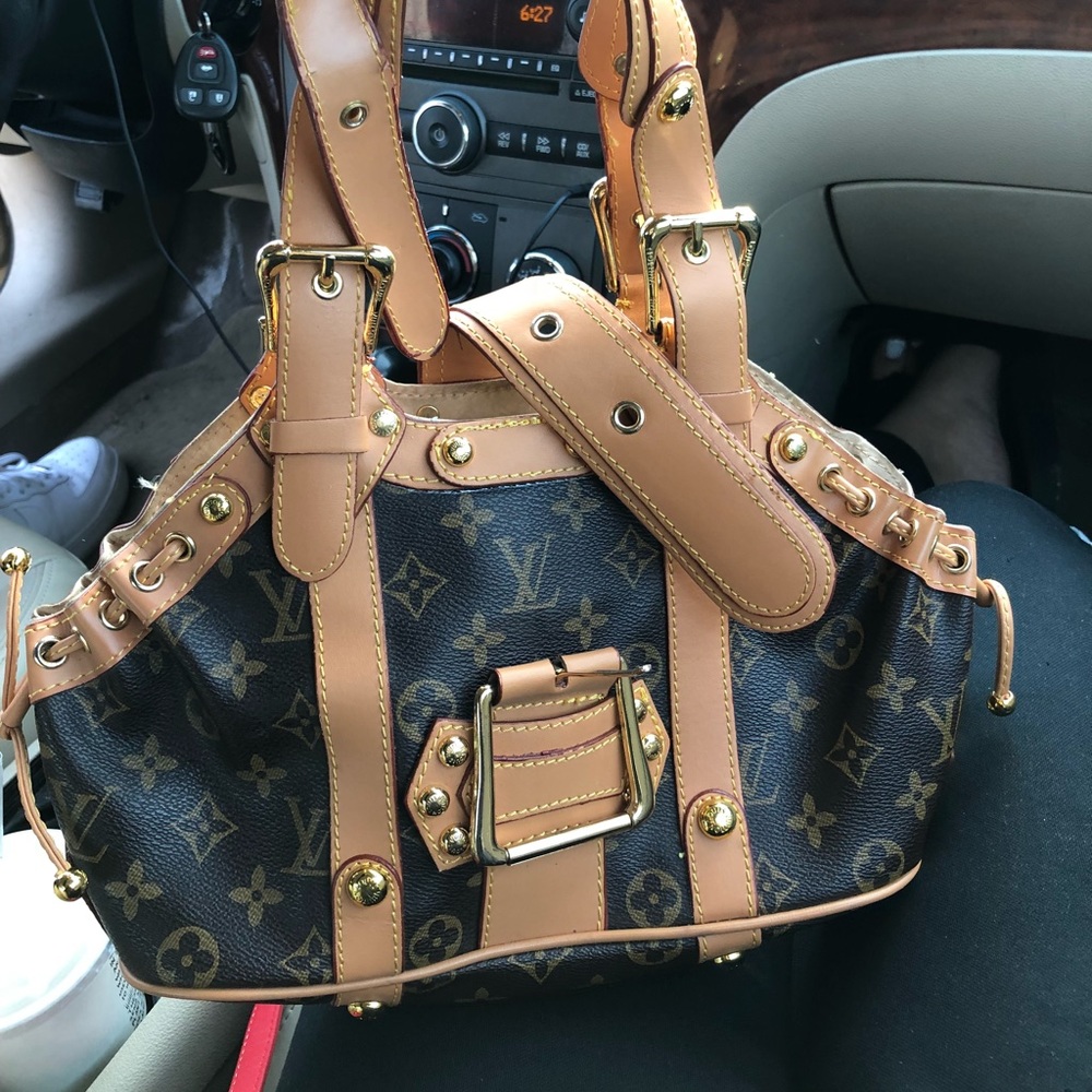 LV purse